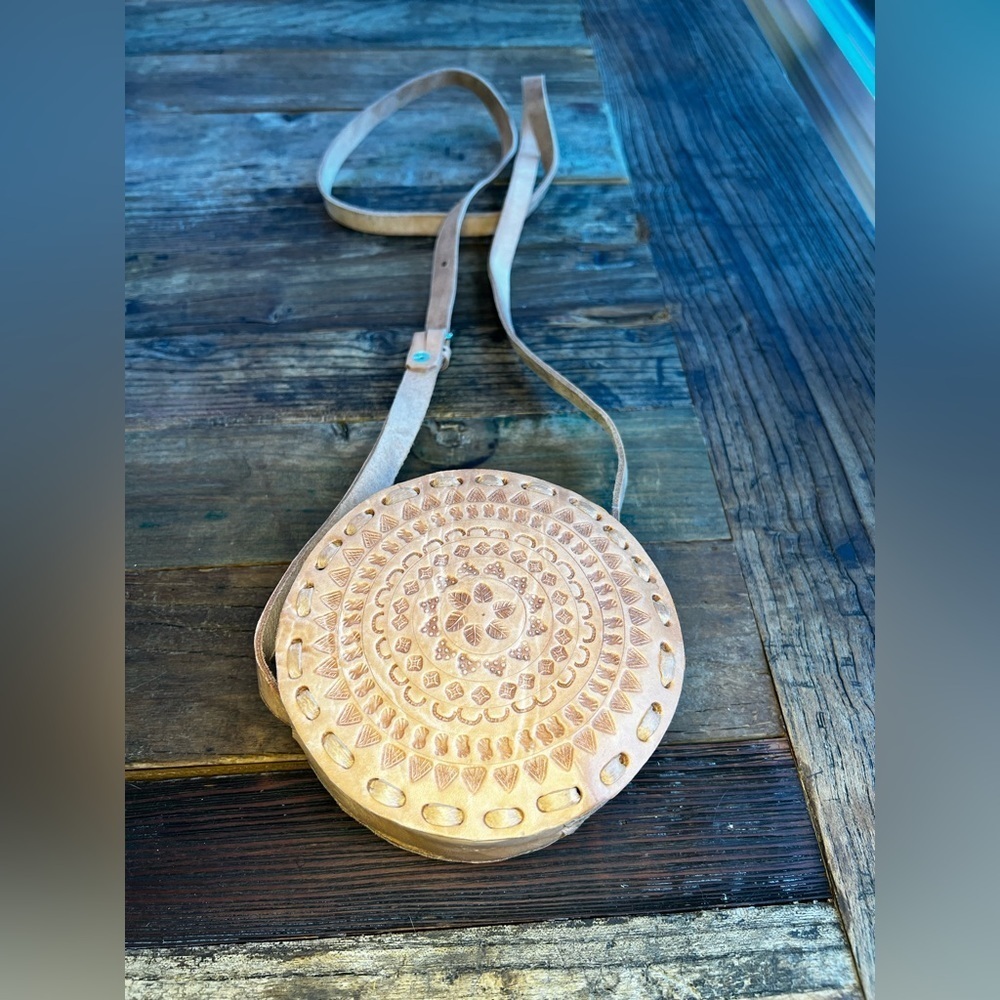 Round Tooled Leather Crossbody (Pb2)